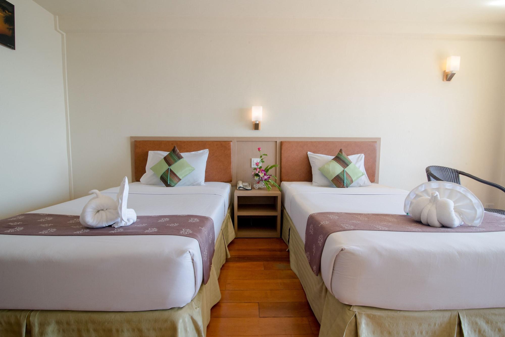 New Travel Beach Hotel & Resort Pantai Chao Lao Bagian luar foto