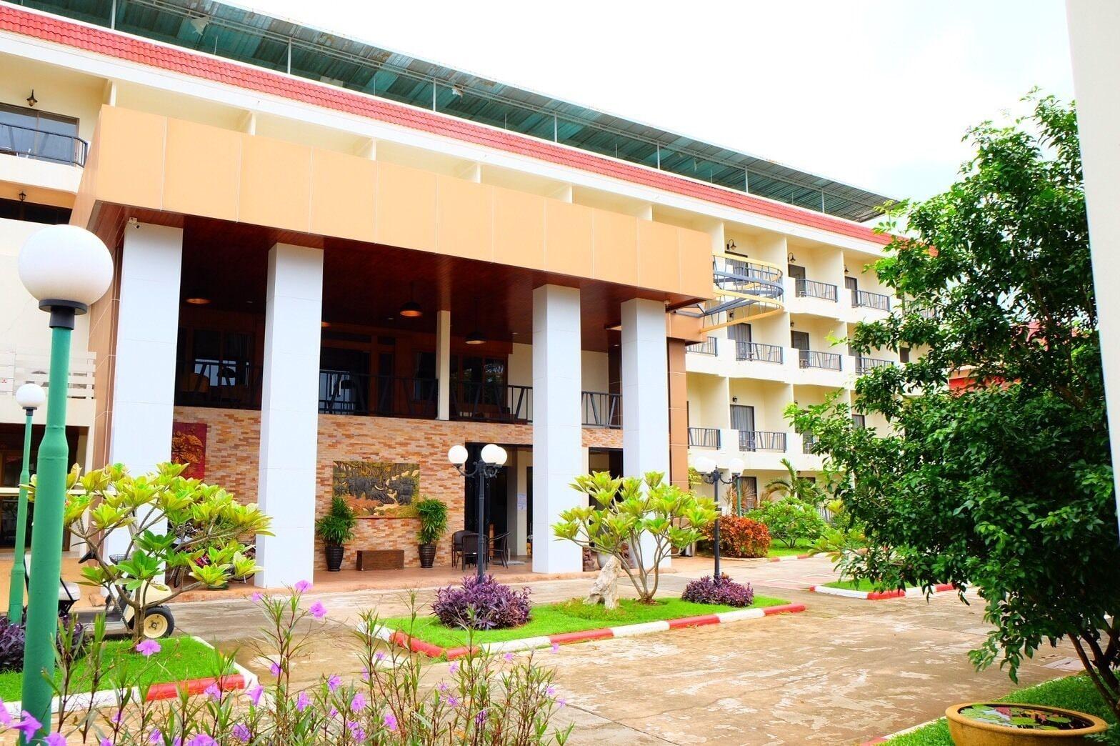 New Travel Beach Hotel & Resort Pantai Chao Lao Bagian luar foto