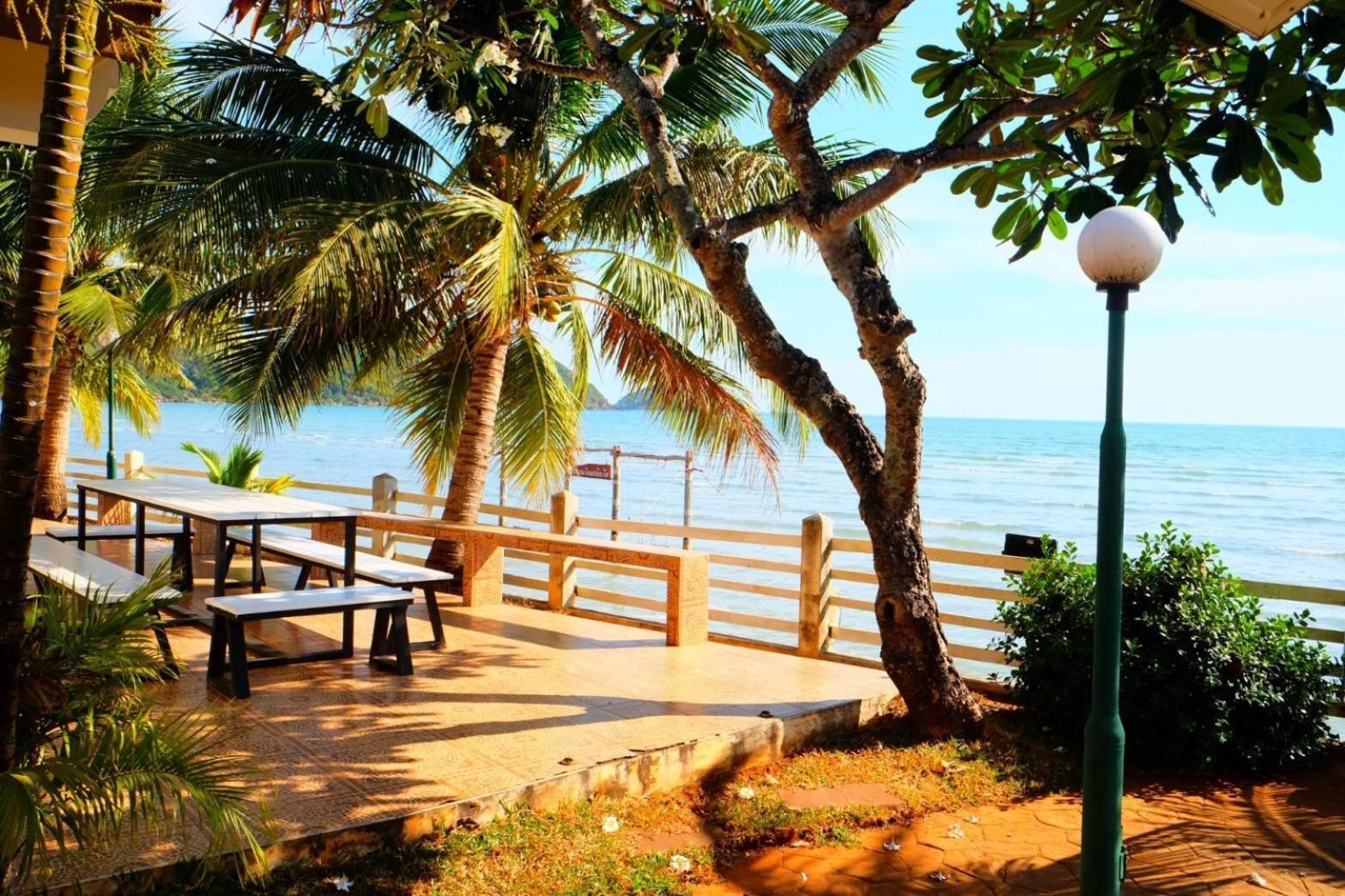 New Travel Beach Hotel & Resort Pantai Chao Lao Bagian luar foto