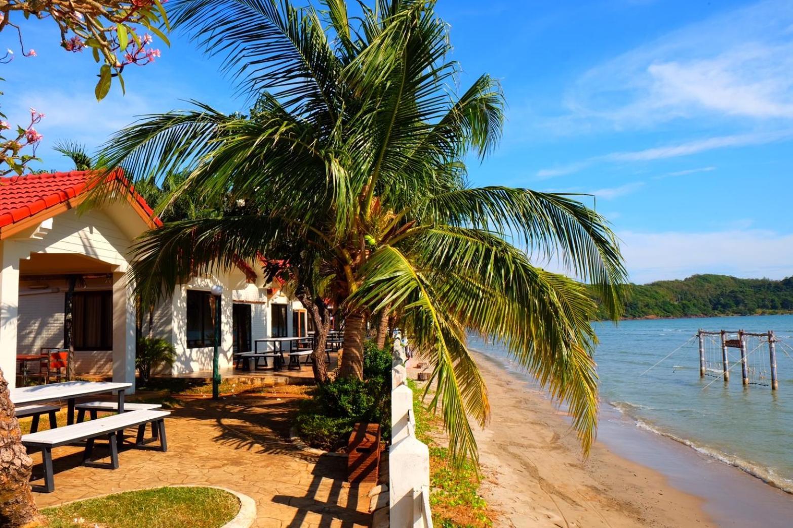 New Travel Beach Hotel & Resort Pantai Chao Lao Bagian luar foto