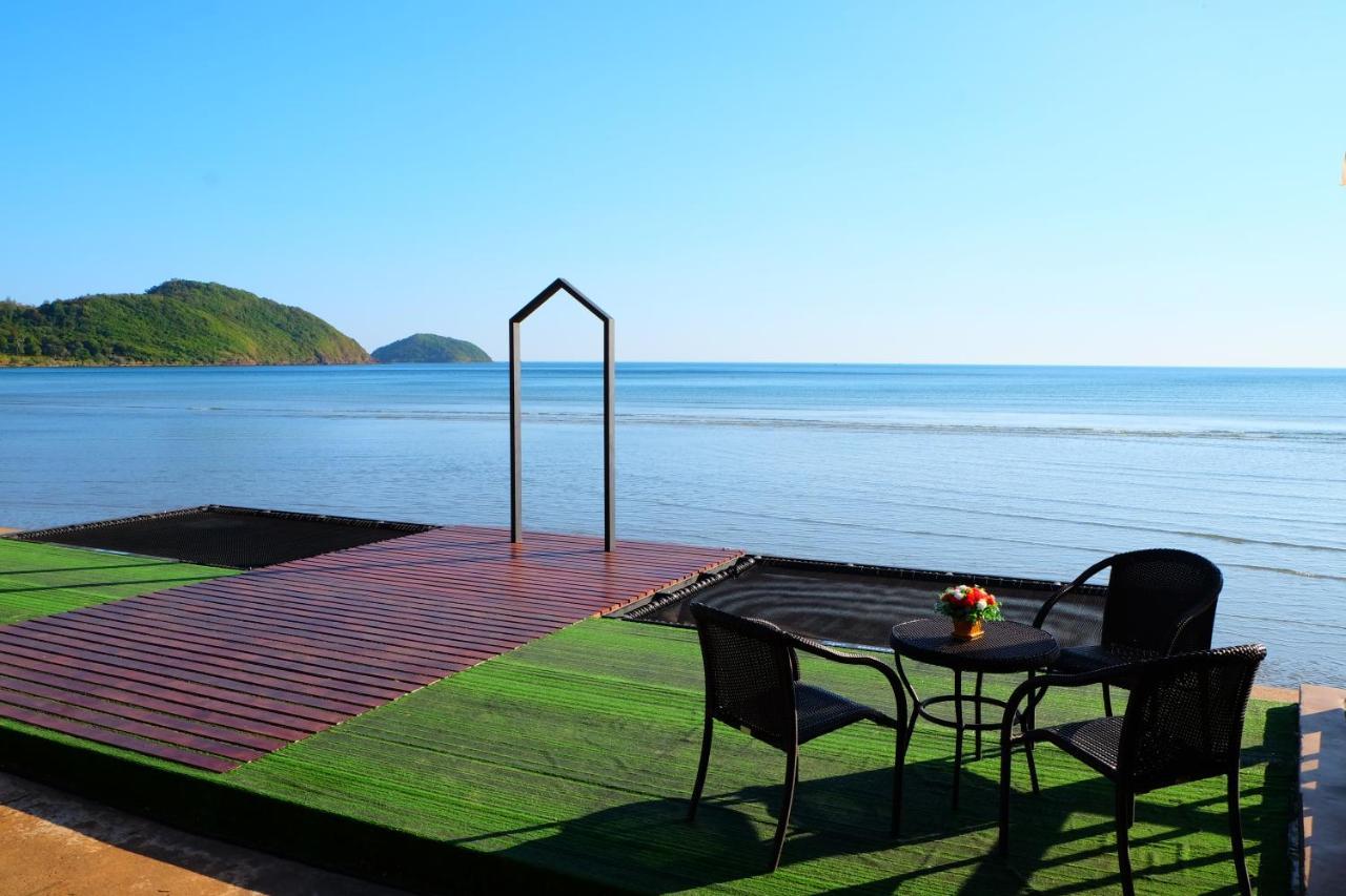 New Travel Beach Hotel & Resort Pantai Chao Lao Bagian luar foto