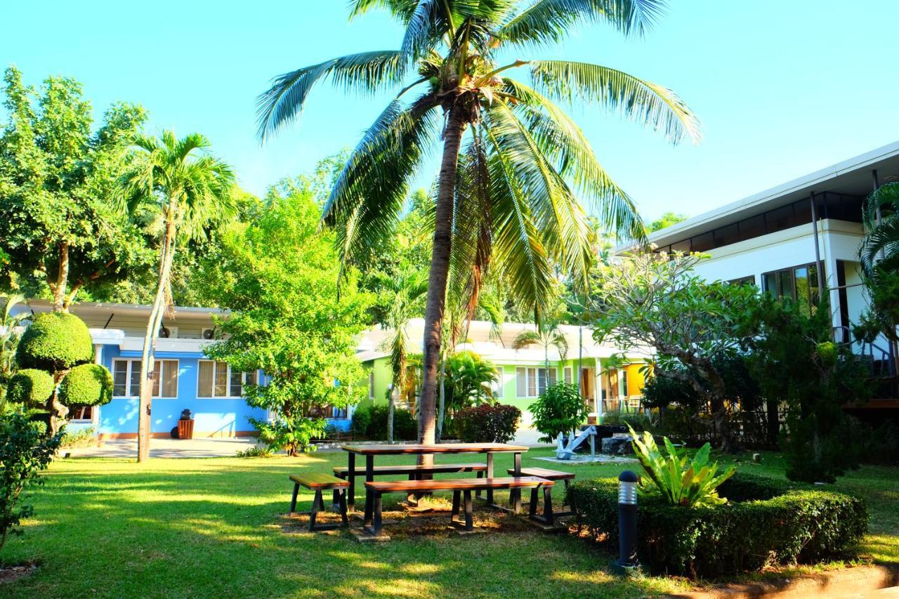 New Travel Beach Hotel & Resort Pantai Chao Lao Bagian luar foto