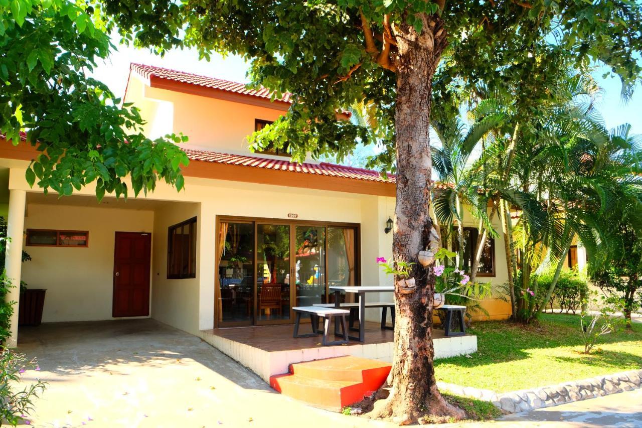 New Travel Beach Hotel & Resort Pantai Chao Lao Bagian luar foto