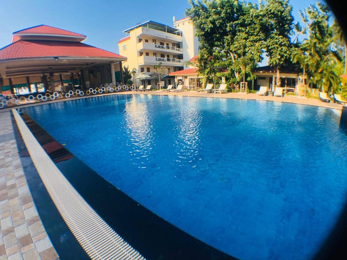 New Travel Beach Hotel & Resort Pantai Chao Lao Bagian luar foto