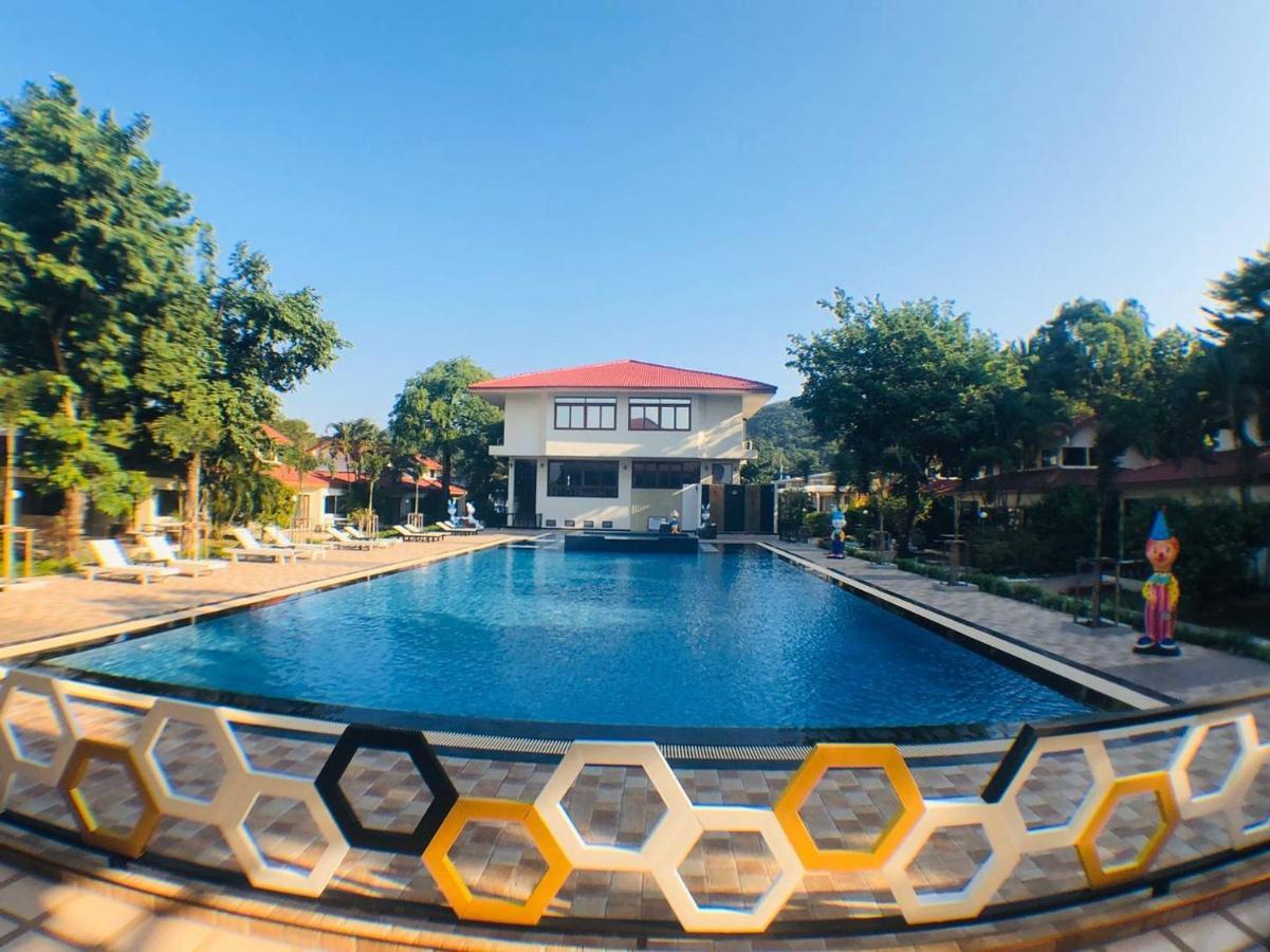 New Travel Beach Hotel & Resort Pantai Chao Lao Bagian luar foto